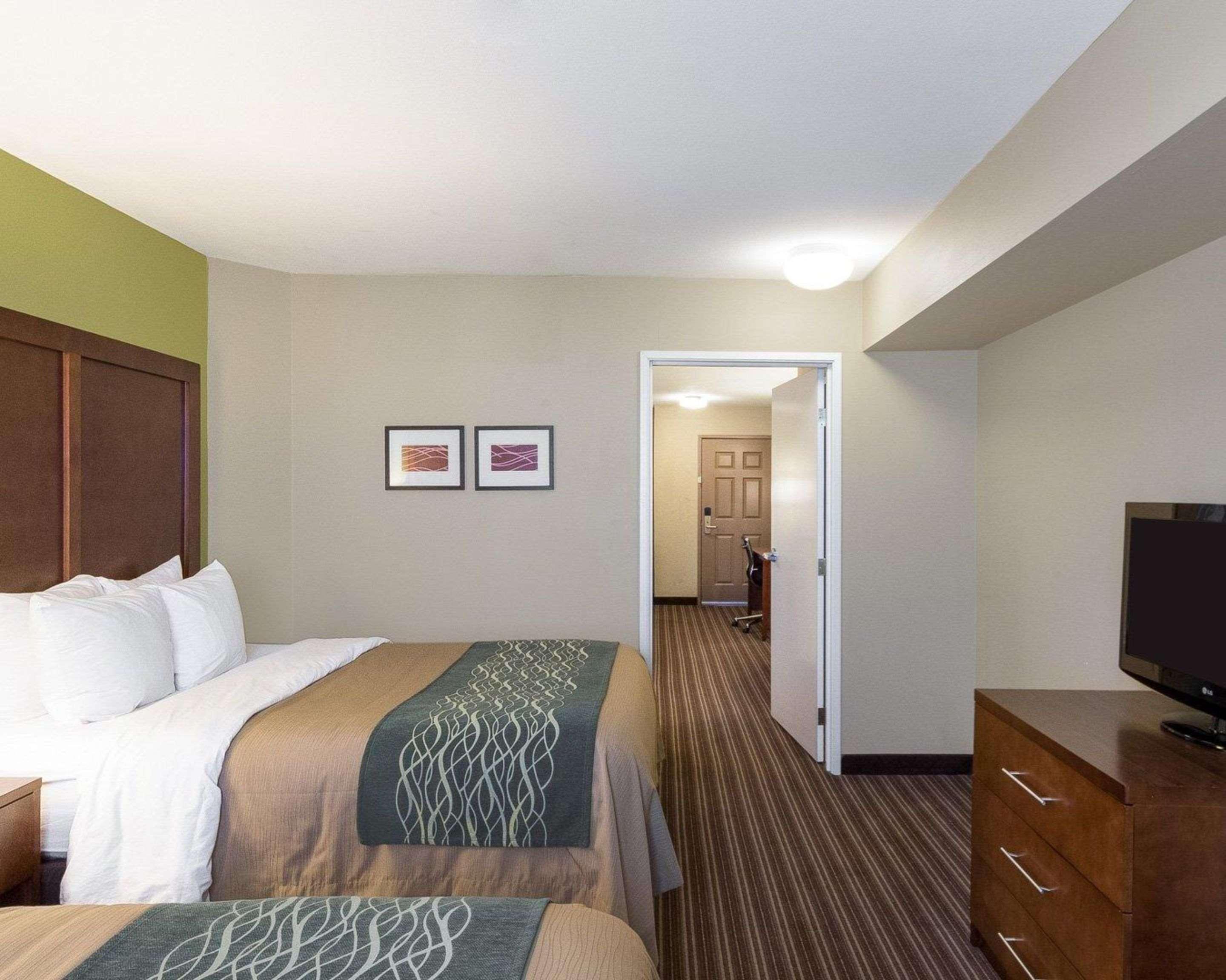 Comfort Inn & Suites Fayetteville-University Area Экстерьер фото