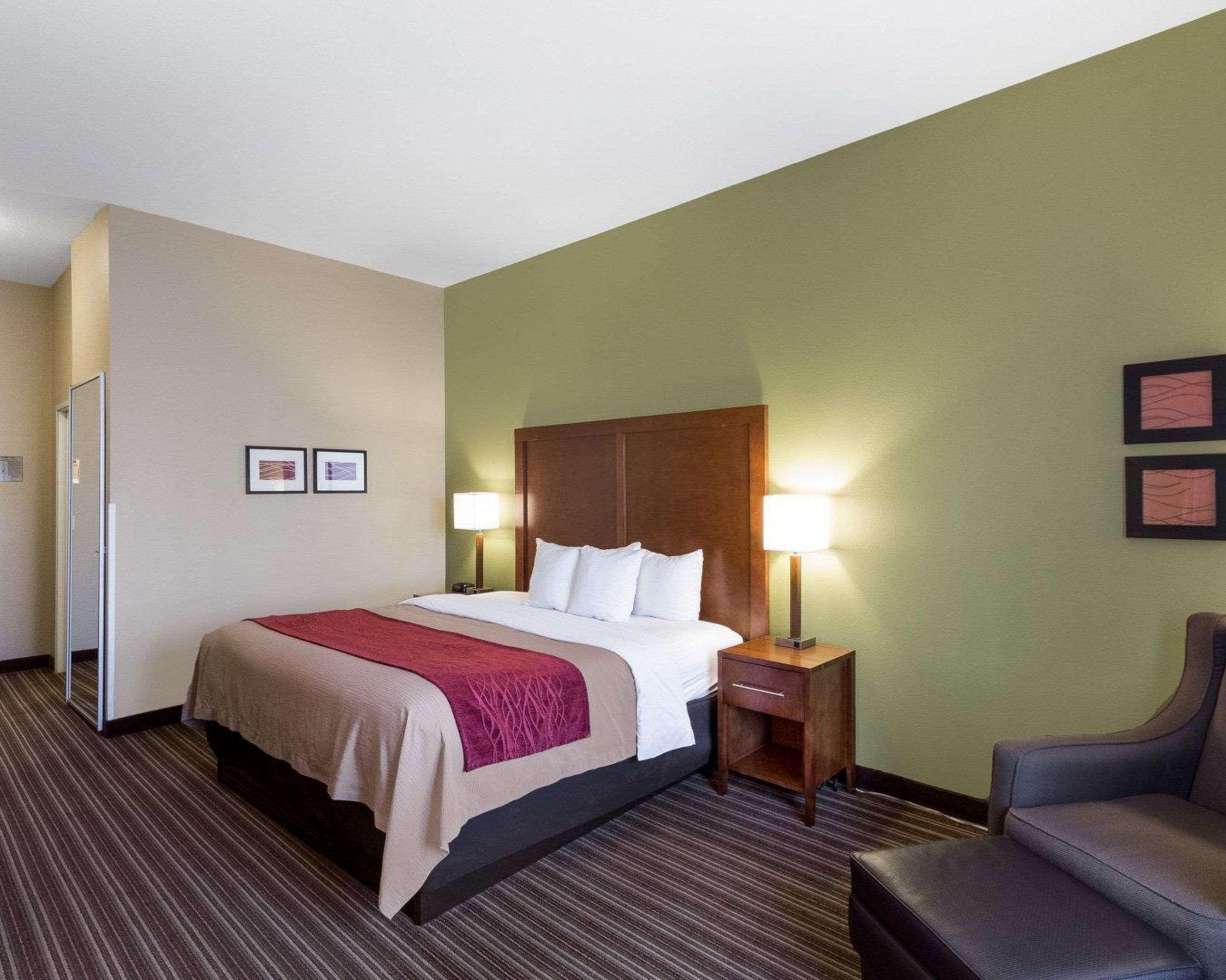 Comfort Inn & Suites Fayetteville-University Area Экстерьер фото