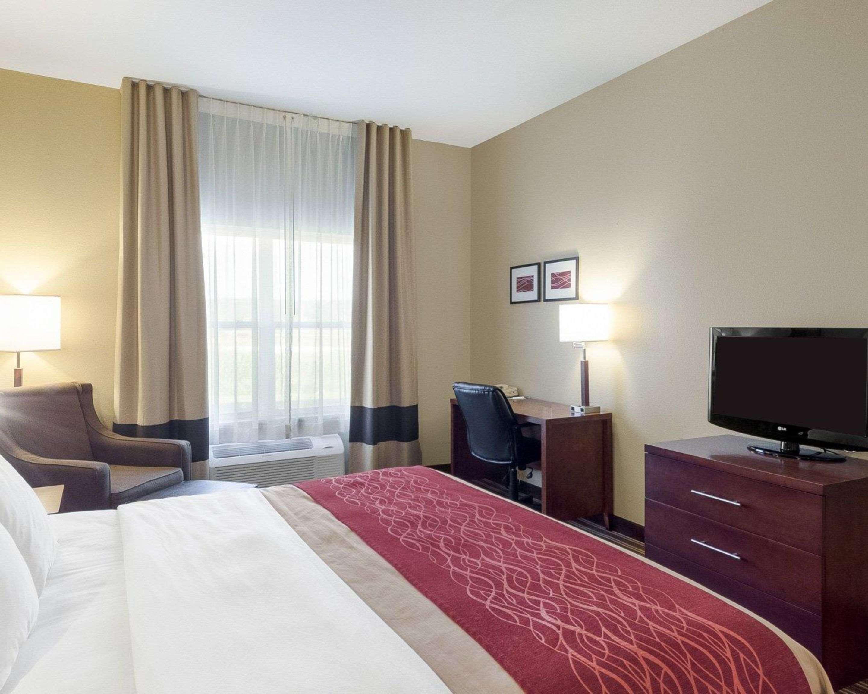 Comfort Inn & Suites Fayetteville-University Area Экстерьер фото