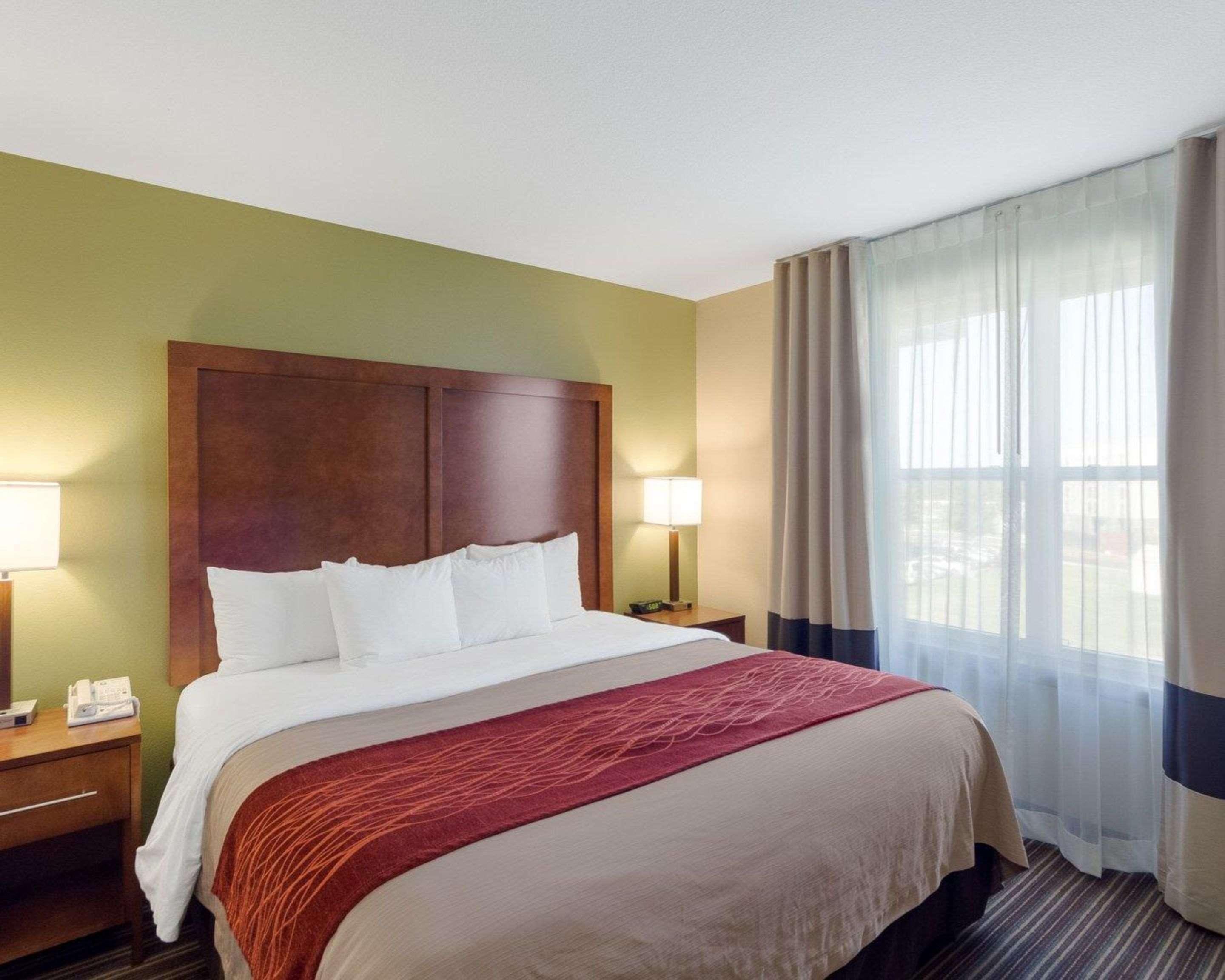 Comfort Inn & Suites Fayetteville-University Area Экстерьер фото