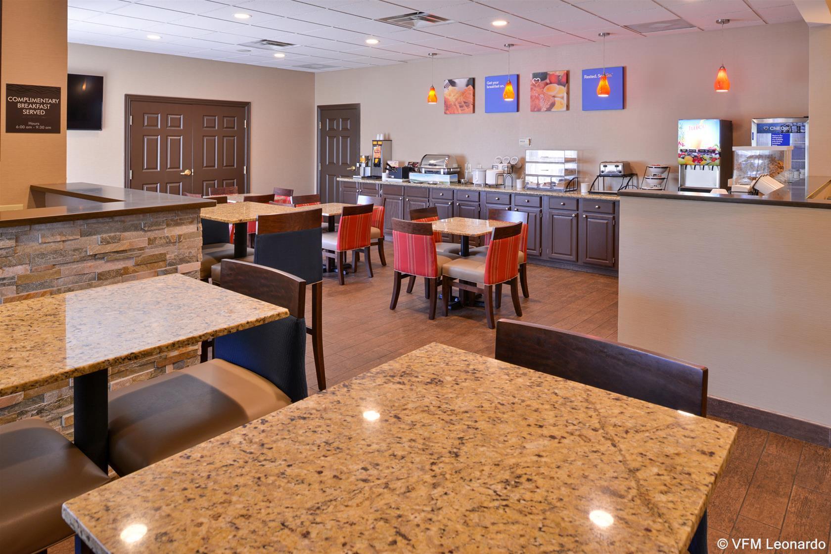 Comfort Inn & Suites Fayetteville-University Area Экстерьер фото